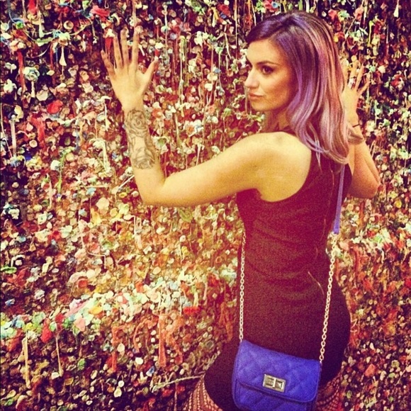 WELCOME TO MY CLOSET - Picture 8 of 10